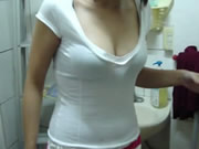 美麗大奶嫩妹蹲著口交